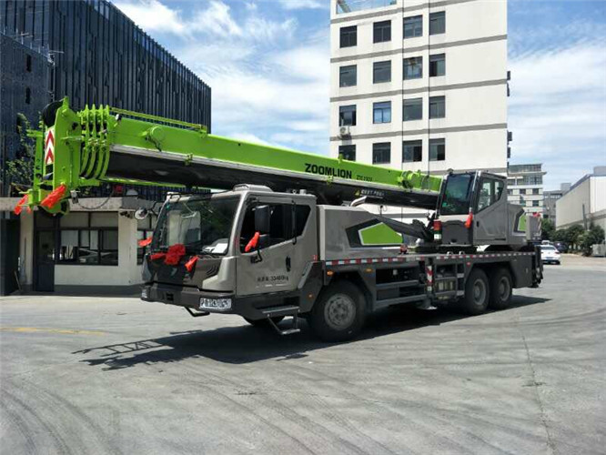 昌平区跨街广告牌的高空安装注意事项