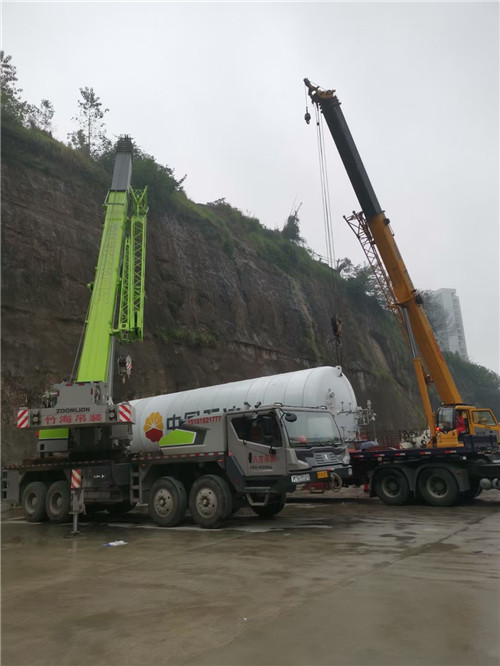 昌平区“不怕风雨冻”—— 吊车的 “恶劣环境适应” 技术